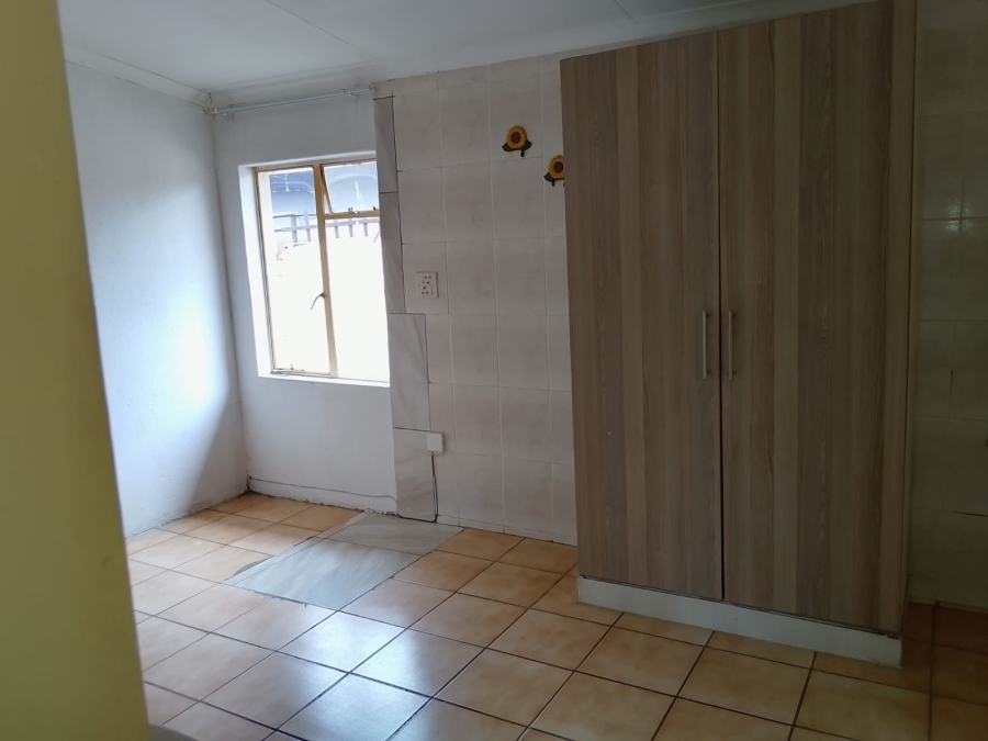 To Let 1 Bedroom Property for Rent in Oos Einde North West